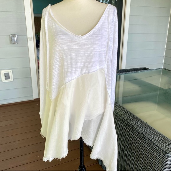 FREE PEOPLE🌸 XS—oversized💕mini dress/ tunic. Snow White & off-white colors! 🌸 - Picture 12 of 16